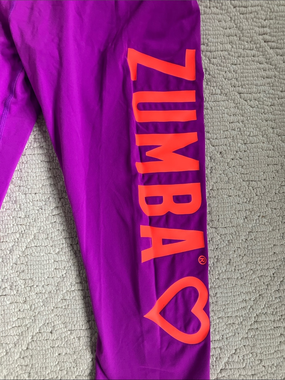 Zumba Fitness Magenta Purple Capri Leggings with Orange ZUMBA Logo L - Picture 2 of 4